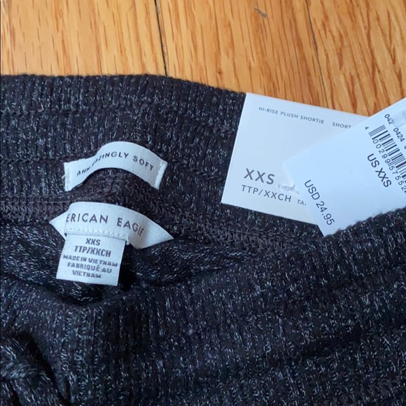 American Eagle high rise plush shortie - Picture 2 of 2